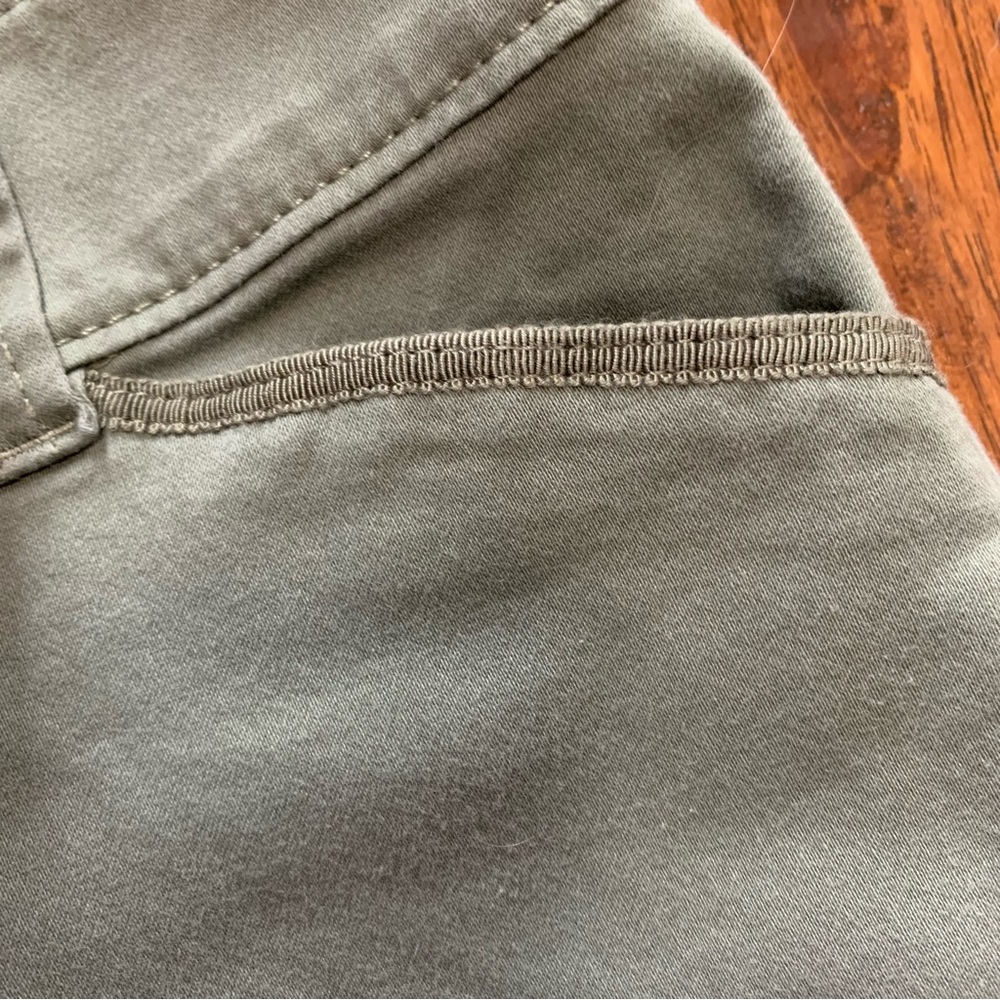 White House Black Market | Army Green Cuffed Shorts | Sz 00 - Picture 5 of 12